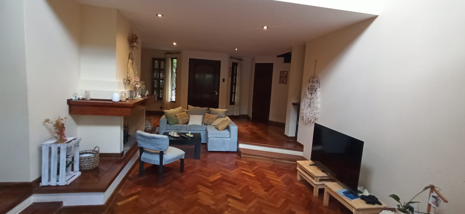Casa en Venta con Cochera Doble, Asador y Salida a Dos Calles