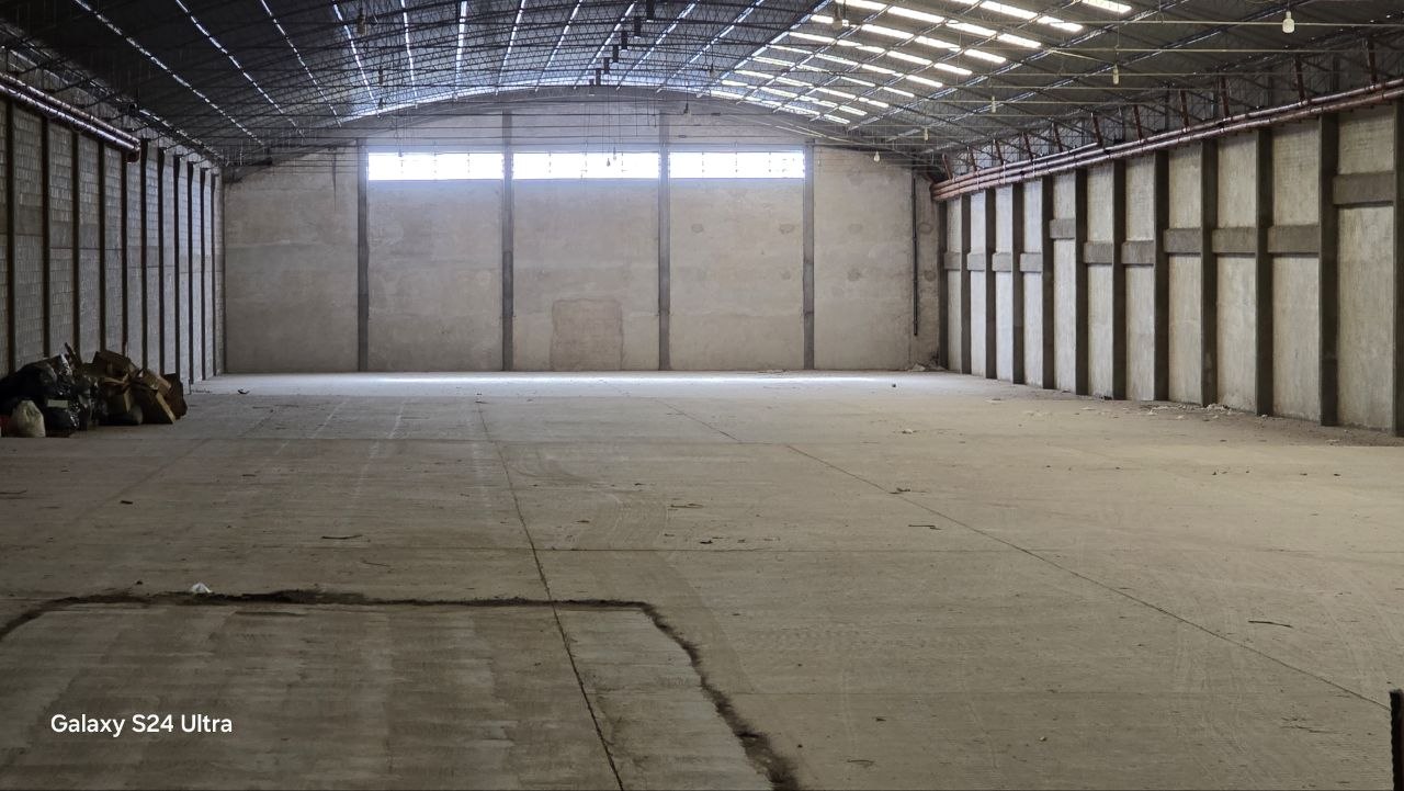 Amplia Nave Industrial en San Pedrito por Avenida 2 de Abril